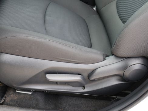 Used 2022 Toyota RAV4 LE w/ Carpet Mat Package (TMS) AWD/4WD image 37
