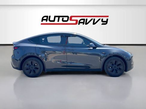 Used 2024 Tesla Model Y Long Range RWD image 8