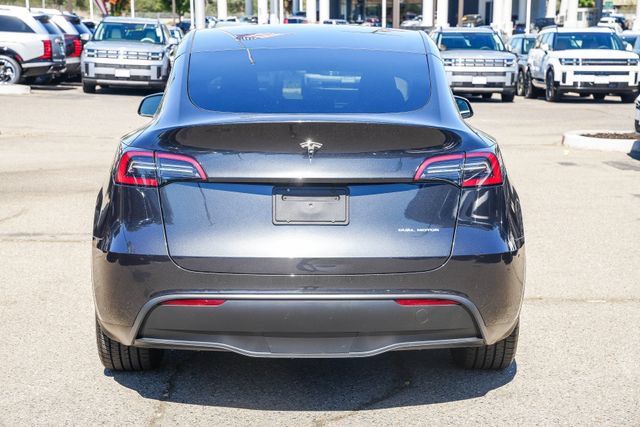 Used 2024 Tesla Model Y Long Range AWD/4WD image 4