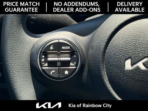 Used 2025 Kia Soul LX w/ LX Technology Package FWD image 26