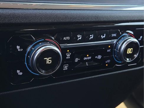 Used 2025 GMC Sierra 1500 SLT image 14