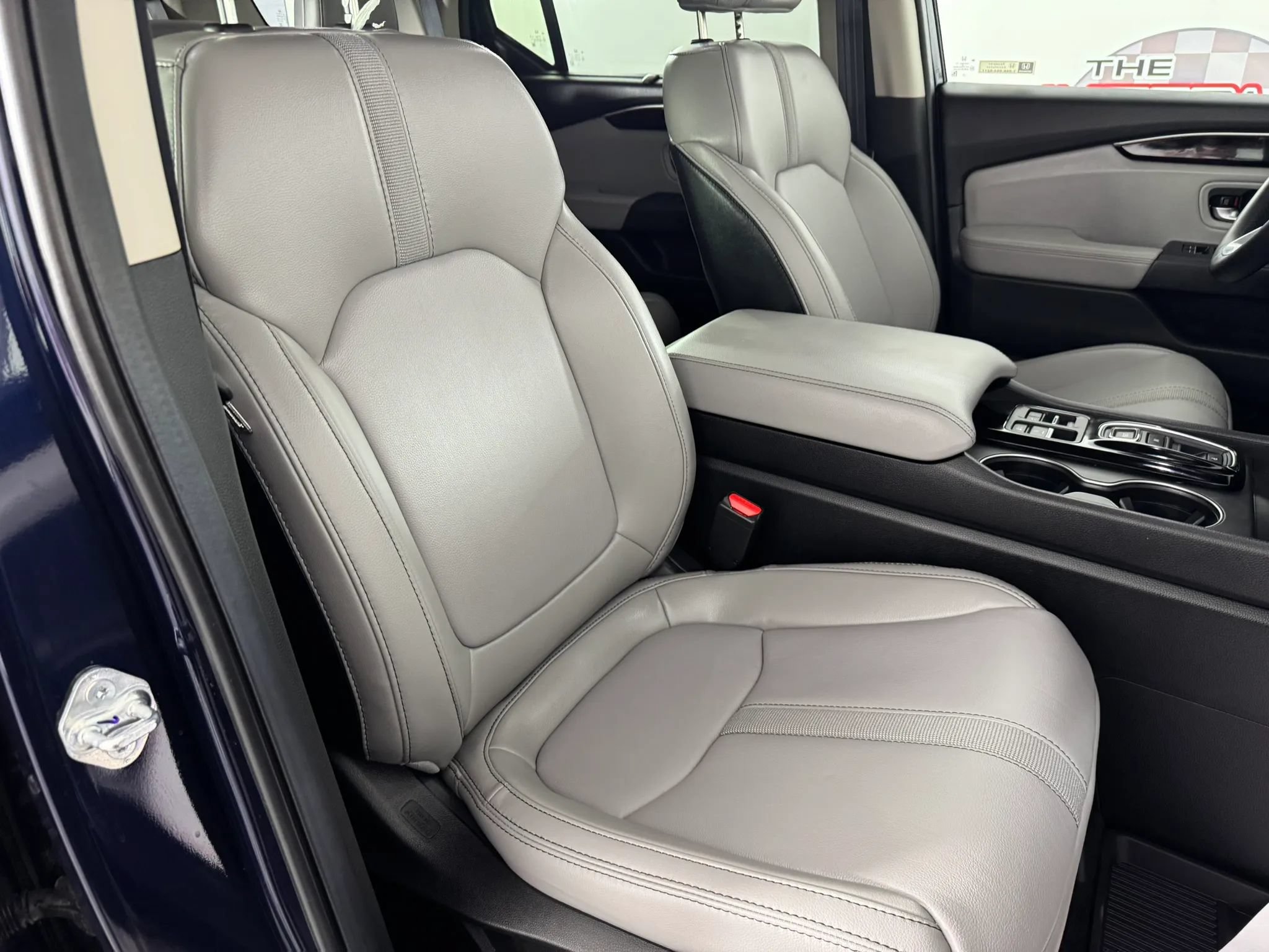 Used 2025 Honda Pilot EX-L image 35