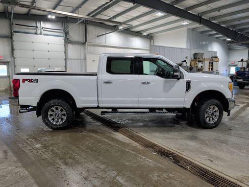 Used 2017 Ford F250 XLT w/ XLT Premium Package image 2