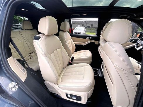 Used 2022 BMW X7 xDrive40i w/ M Sport Package AWD/4WD image 32