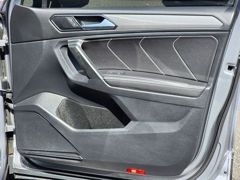 Used 2024 Volkswagen Tiguan SE image 10