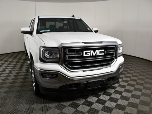 Used 2018 GMC Sierra 1500 SLE w/ SLE Value Package AWD/4WD image 3