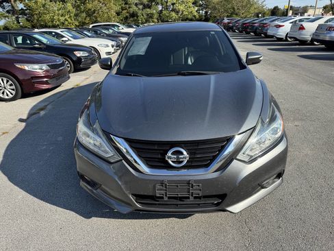 Used 2017 Nissan Altima 2.5 SL w/ Moonroof Package image 4