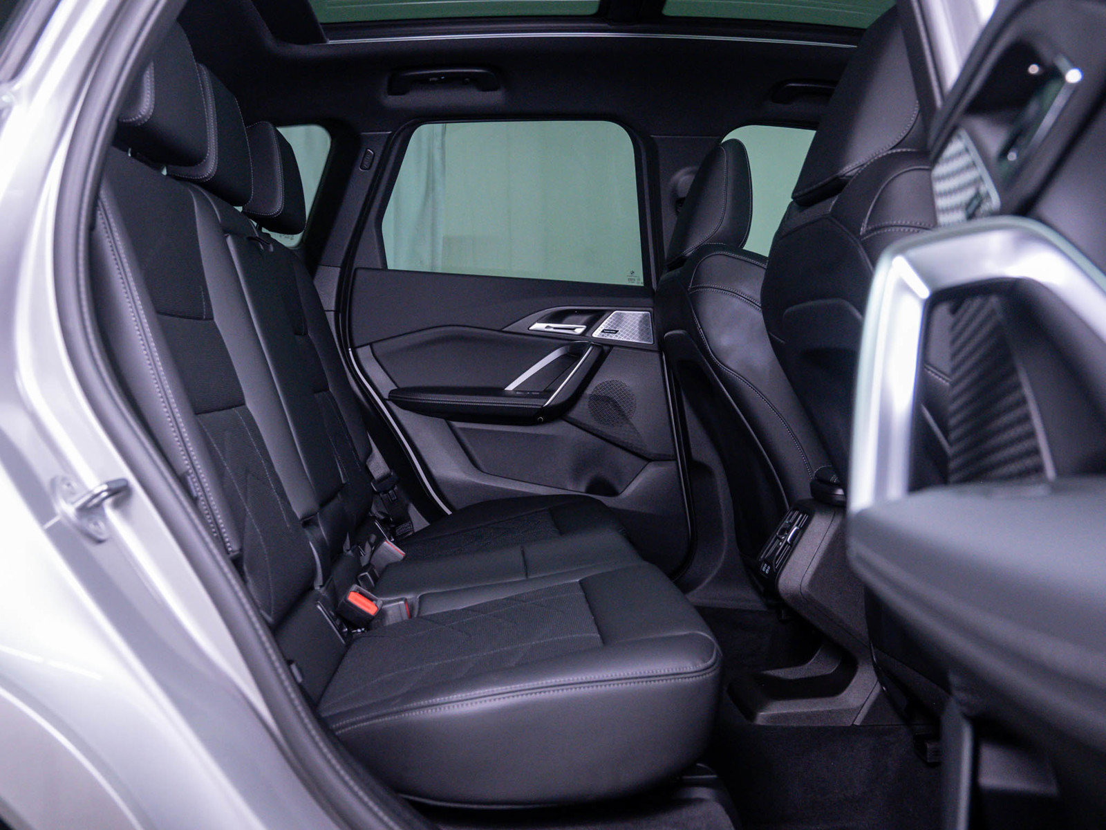 Used 2025 BMW X1 M35i w/ Premium Package AWD/4WD image 12