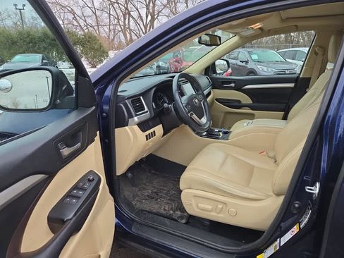 Used 2016 Toyota Highlander XLE image 11