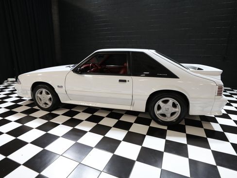 Used 1992 Ford Mustang GT RWD image 30