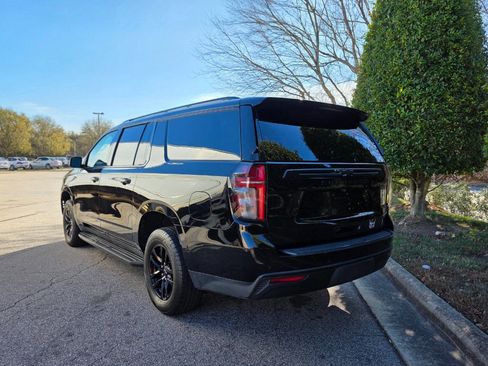 Used 2021 Chevrolet Suburban LT image 3