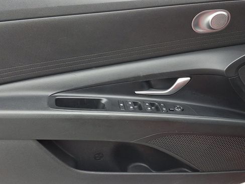 Used 2021 Hyundai Elantra SEL image 12