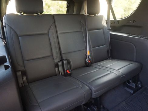 Used 2023 Chevrolet Suburban Z71 w/ Luxury Package image 22