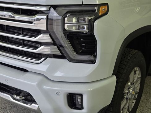 New 2026 Chevrolet Silverado 2500 High Country w/ High Country Premium Package AWD/4WD image 10