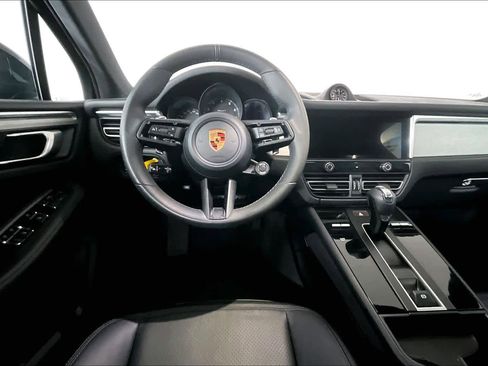 Used 2023 Porsche Macan Turbo image 5