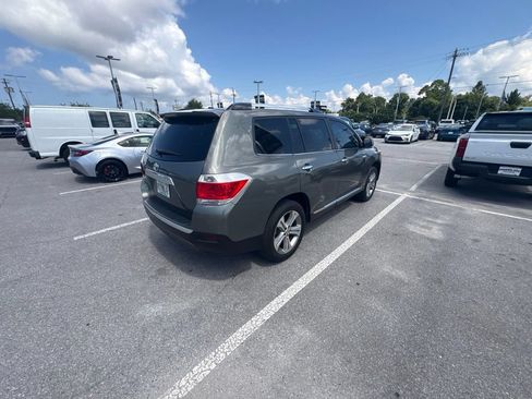 Used 2011 Toyota Highlander Limited w/ Tow Pkg FWD image 11