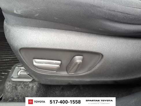 Used 2022 Toyota Highlander LE AWD/4WD image 17