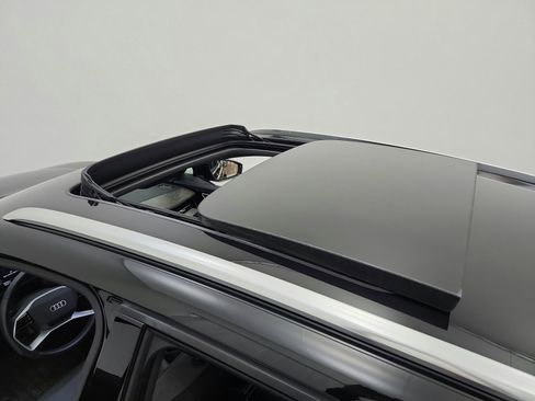 Used 2023 Audi Q4 e-tron Premium Plus w/ Premium Plus image 11