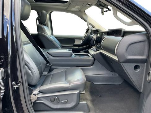 Used 2025 Ford Expedition Active AWD/4WD image 17