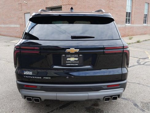Used 2025 Chevrolet Traverse LT w/ Enhanced Driving Package AWD/4WD image 5