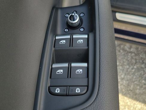 Used 2022 Audi Q7 3.0T Premium w/ Convenience Package AWD/4WD image 21
