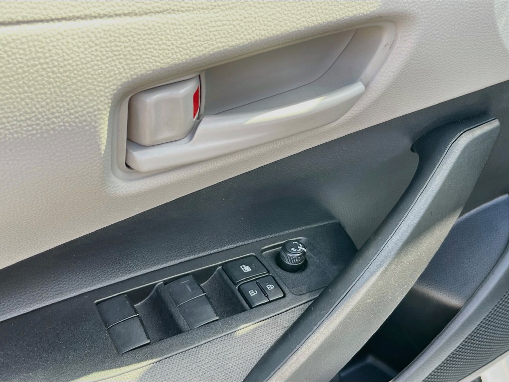 Used 2024 Toyota Corolla LE w/ LE Convenience Package FWD image 17