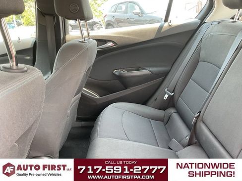 Used 2018 Chevrolet Cruze LT w/ Convenience Package FWD image 11
