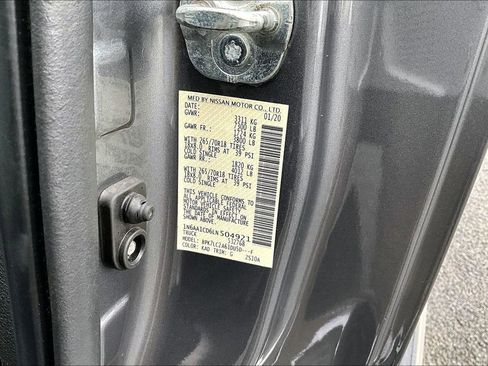 Used 2020 Nissan Titan SV w/ SV Convenience Package image 19