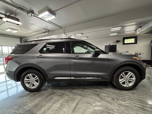 Used 2021 Ford Explorer XLT w/ Equipment Group 202A AWD/4WD image 9
