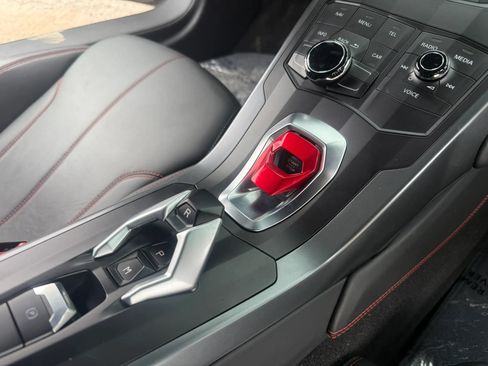 Used 2019 Lamborghini Huracan LP 580-2 RWD image 35