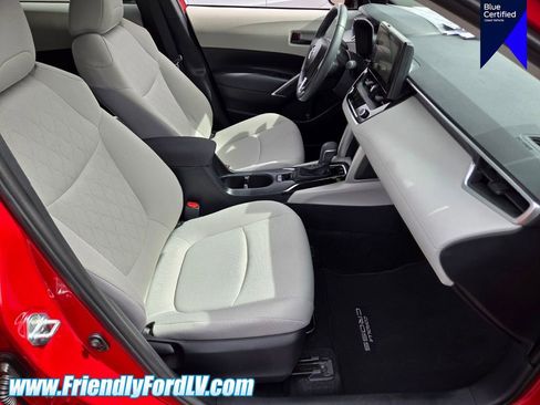 Used 2024 Toyota Corolla Cross LE w/ Moonroof Package FWD image 16