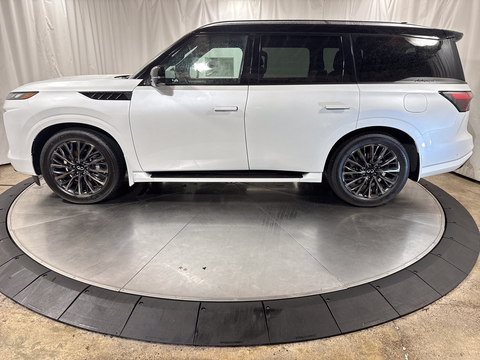 New 2026 INFINITI QX80 Autograph AWD/4WD image 6