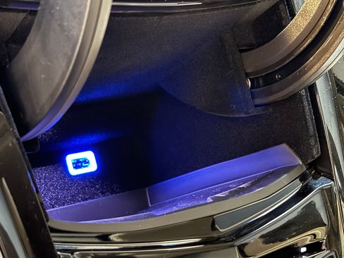 Used 2018 Cadillac Escalade Luxury image 35