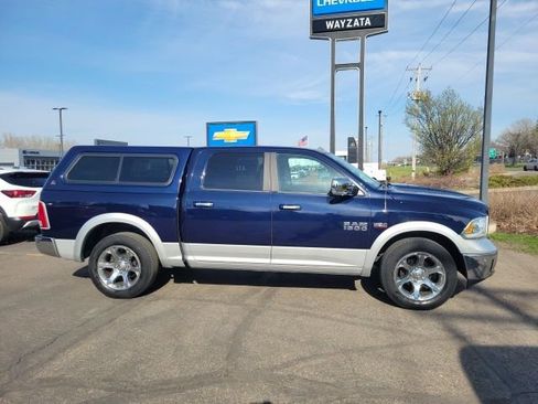 Used 2017 RAM 1500 Laramie AWD/4WD image 10