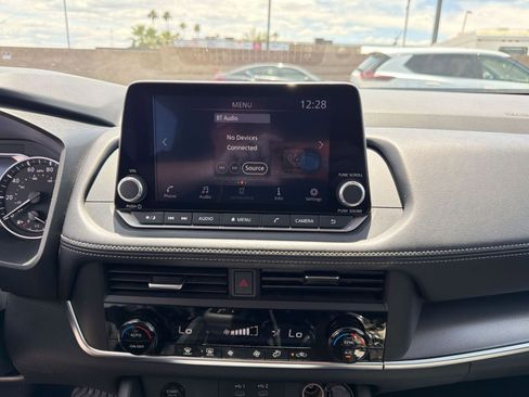 Used 2025 Nissan Rogue SV FWD image 8