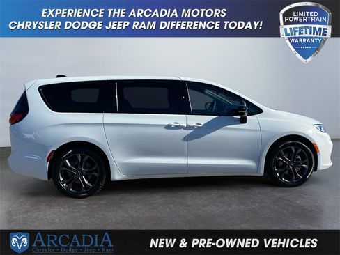 New 2026 Chrysler Pacifica Select image 6