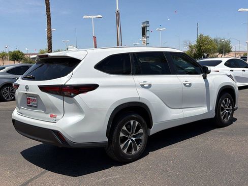 Certified 2025 Toyota Highlander XLE FWD image 9