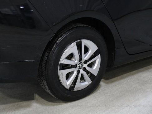 Used 2017 Toyota Prius Three image 27