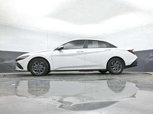Used 2024 Hyundai Elantra SEL image 42