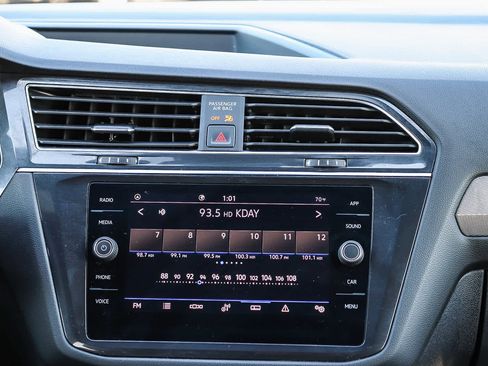 Used 2022 Volkswagen Tiguan SE R-Line image 15