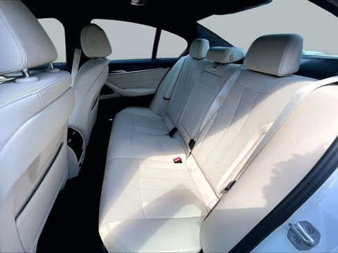 Used 2023 BMW 530i w/ Premium Package RWD image 21