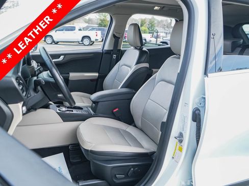 Used 2020 Ford Escape Titanium w/ Titanium Premium Package 2.0 image 6