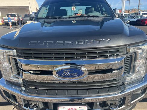 Used 2018 Ford F250 XLT w/ XLT Premium Package image 6