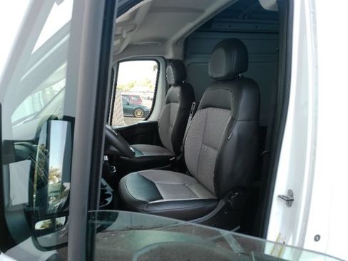 Used 2025 RAM ProMaster 2500 w/ Convenience Group FWD image 18
