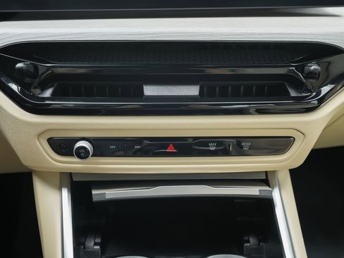 Used 2025 BMW 330i Sedan image 17