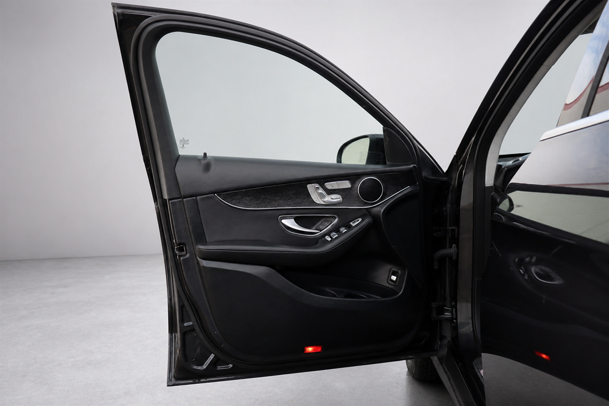 Used 2021 Mercedes-Benz GLC 300 w/ Premium Package image 23