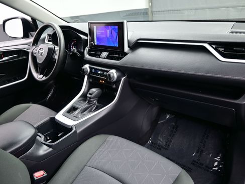 Used 2025 Toyota RAV4 XLE AWD/4WD image 15