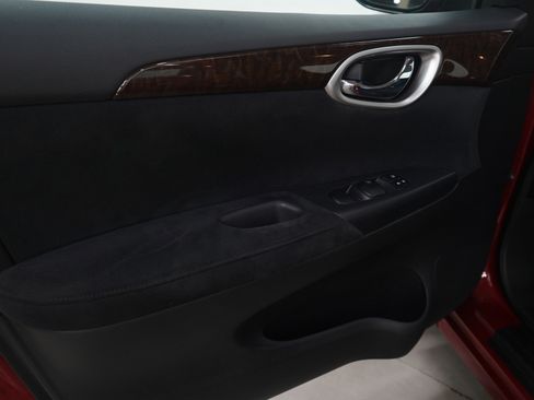 Used 2013 Nissan Sentra SL w/ Navigation Pkg image 22