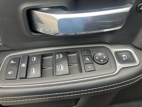 Used 2022 RAM 2500 Laramie AWD/4WD image 17