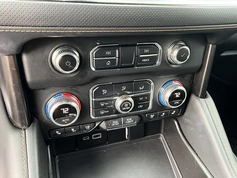 Used 2022 GMC Yukon AT4 w/ Technology Package AWD/4WD image 24